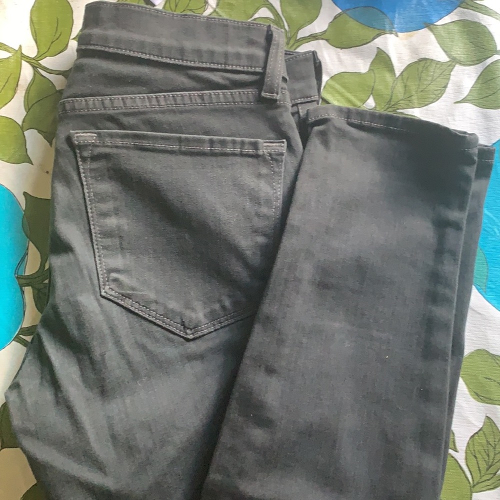 LAST CHANCE! Vintage wash J Brand skinny ankle jeans in color Dare (dark grey)